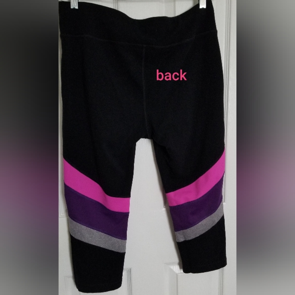 FILA SPORT COLOR BLOCK LEGGINGS.         SZ - MED.       EUC - Picture 2 of 4
